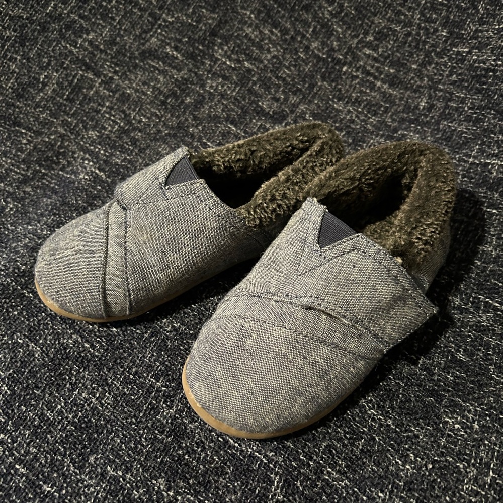 Children/Toddler Tom’s House Slippers/shoes Size 11 - Picture 2 of 7
